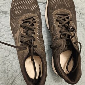 NEW BALANCE 12D, Black Athletic Shoes